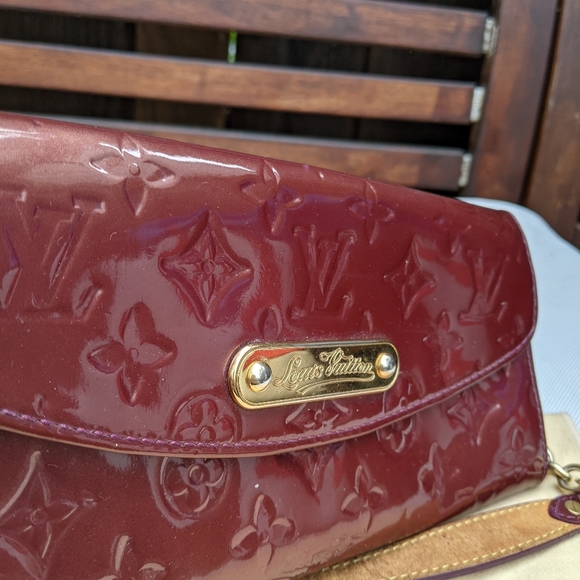 Louis Vuitton  Monogram Vernis Leather Clutch mini bag for special days - Picture 10 of 11